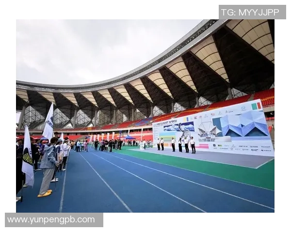 重庆飞盘队在攀岩联赛中以54分稳居积分榜首位